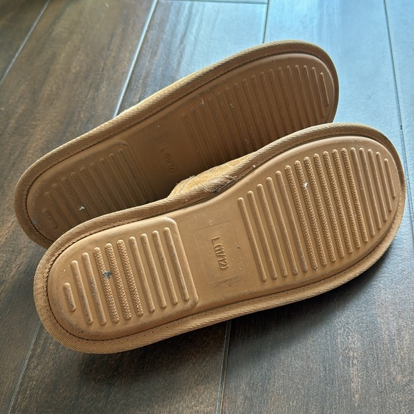 Men’s GoodFellow house slippers size 11/12 - Picture 3 of 3